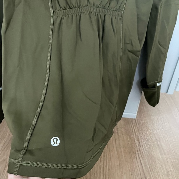 🍋 Gently used lululemon!! 🍋 Run fleece pullover in army green sz:6 - Picture 6 of 10